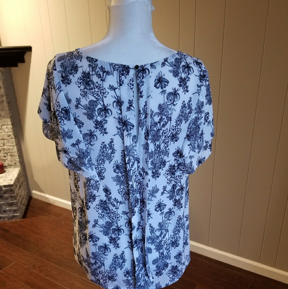 Short sleeved Black and white flowered top - Picture 4 of 6